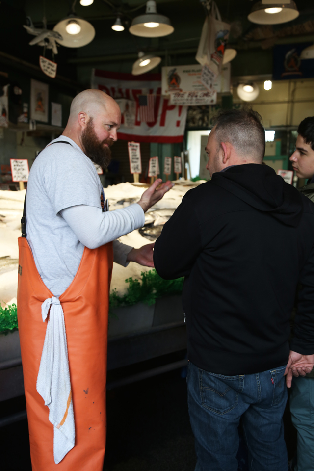 fish throwers pike place market