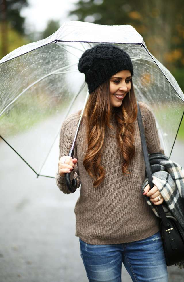 fall outfit slouchy black hat taupe sweater