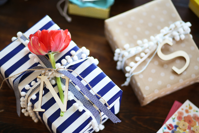 creative spring gift wrap