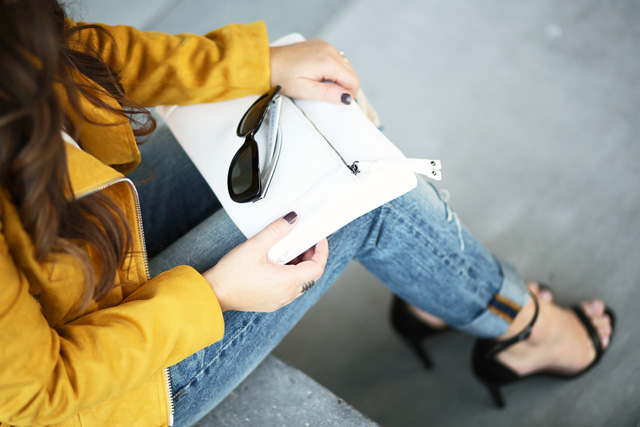 mustard-jacket-and-jeans