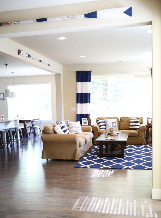 nautical-living-room-navy-and-white