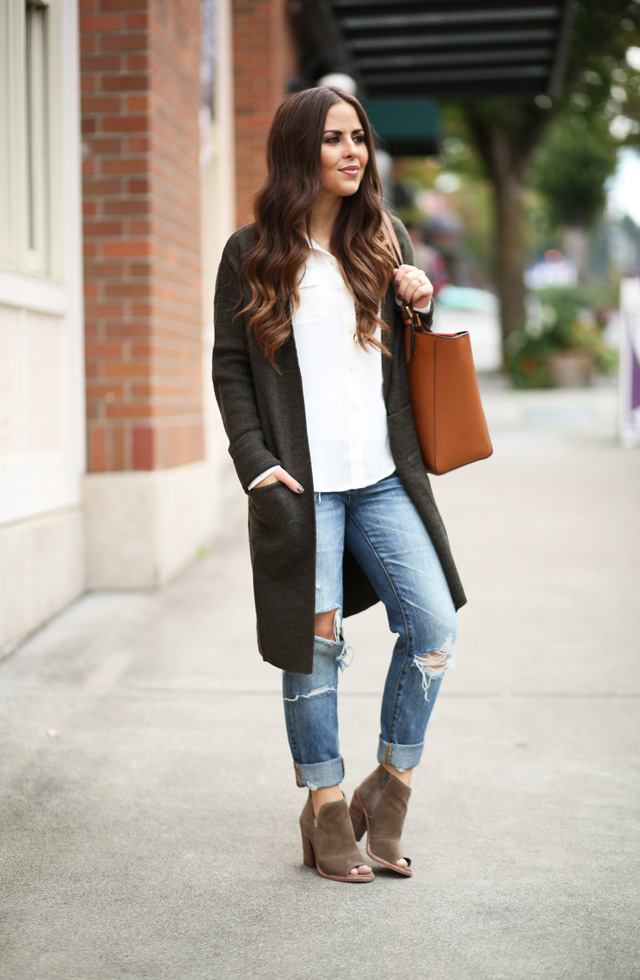 ripped-jeans-long-sweater-open-toe-booties