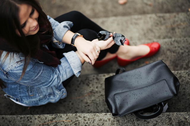 black-pants-red-shoes-denim-jacket-raybans