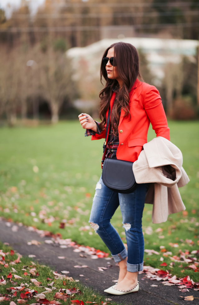 red-blazer-boyfriend-jeans-ray-ban-sunglasses