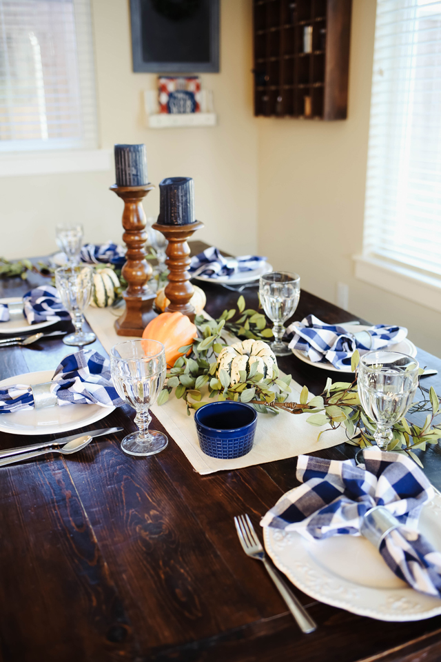 thanksgiving-table-9887