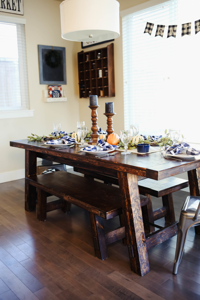 thanksgiving-table-9895