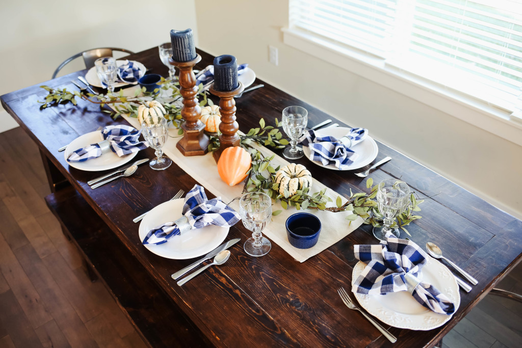 thanksgiving-table-9906