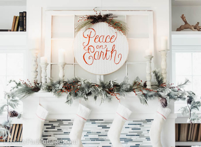 christmas-decor-fireplace-mantel-1