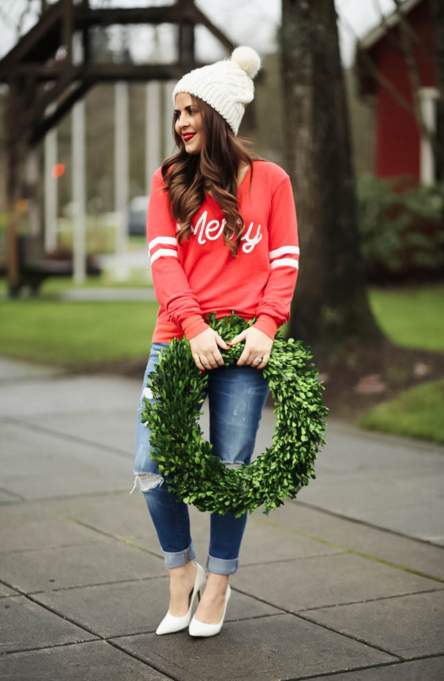 christmas-sweatshirt-with-boyfriend-jeans-8